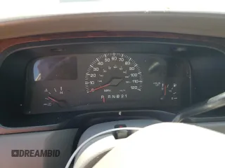 2001 Lincoln Town Car Cartier z VIN 1LNHM83W91Y728971, wystawiony jako Copart lot #50643965 z przebiegiem Nie podano mil oraz Szkoda całkowita • Salvage title. Historia ofert i sprzedaży dostępna na DreamBid. Obrazek 9.