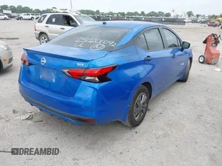 2023 Nissan Versa S z VIN 3N1CN8DV1PL832773, wystawiony jako IAAI lot #42140621 z przebiegiem 46 635 mil mil oraz . Historia ofert i sprzedaży dostępna na DreamBid. Obrazek 4.