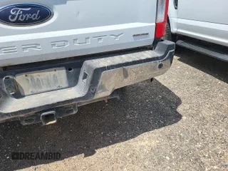 2018 Ford F-350 Platinum z VIN 1FT7W3B60JEB74719, wystawiony jako IAAI lot #42511159 z przebiegiem 121 703 mil mil oraz . Historia ofert i sprzedaży dostępna na DreamBid. Obrazek 26.
