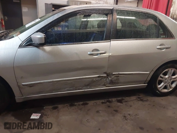 2006 Honda Accord EX-L z VIN 1HGCM56876A095110, wystawiony jako IAAI lot #42182018 z przebiegiem 197 426 mil mil oraz . Historia ofert i sprzedaży dostępna na DreamBid. Obrazek 6.