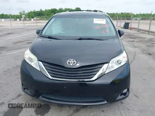 2014 Toyota Sienna LE AAS z VIN 5TDKK3DC1ES506563, wystawiony jako IAAI lot #42108481 z przebiegiem 173 831 mil mil oraz . Historia ofert i sprzedaży dostępna na DreamBid. Obrazek 12.
