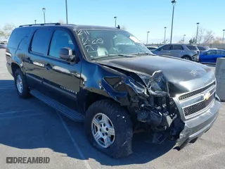 2007 Chevrolet Suburban LT with VIN 3GNFC16077G248080, listed as a IAAI auction lot 41289912 with 129,622 mi miles. Bid and sale history available at carsss.com. Image 1.