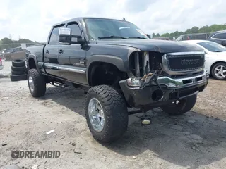 2006 GMC Sierra 2500HD SL with VIN 1GTHK23D66F199116, listed as a IAAI auction lot 42265566 with Not provided miles and . Bid and sale history available at DreamBid. Image 1.
