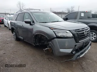 2023 Nissan Pathfinder SL z VIN 5N1DR3CC3PC227430, wystawiony jako IAAI lot #41167131 z przebiegiem 16 036 mil mil oraz . Historia ofert i sprzedaży dostępna na DreamBid. Obrazek 1.