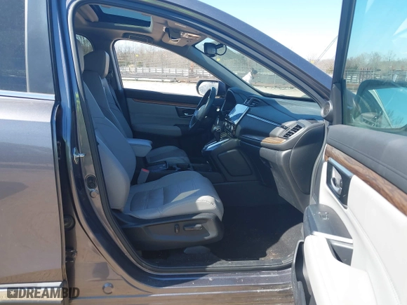 2019 Honda CR-V Touring with VIN 7FARW1H98KE007592, listed as a IAAI auction lot 41711030 with 58,118 mi miles. Bid and sale history available at carsss.com. Image 5.