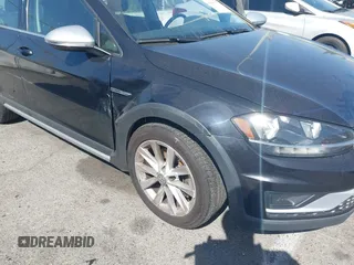2018 Volkswagen Golf S z VIN 3VWH17AU4JM750975, wystawiony jako IAAI lot #41590132 z przebiegiem 51 479 mil mil oraz . Historia ofert i sprzedaży dostępna na DreamBid. Obrazek 6.