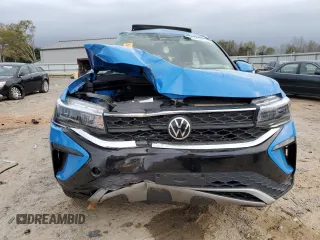 2022 Volkswagen Taos SE z VIN 3VVLX7B27NM062985, wystawiony jako Copart lot #51644395 z przebiegiem 41 883 mil mil oraz Szkody całkowita. Historia ofert i sprzedaży dostępna na DreamBid. Obrazek 5.