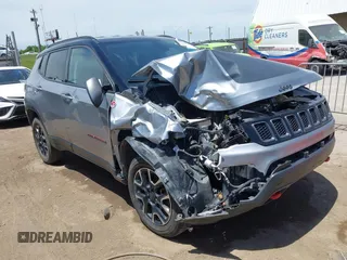 2020 Jeep Compass Trailhawk z VIN 3C4NJDDB7LT159532, wystawiony jako IAAI lot #42243833 z przebiegiem 118 566 mil mil oraz . Historia ofert i sprzedaży dostępna na DreamBid. Obrazek 1.