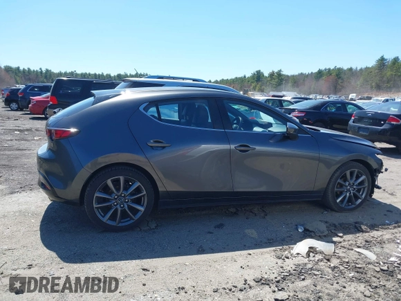 2021 Mazda 3 Select z VIN JM1BPAKL0M1321246, wystawiony jako IAAI lot #42031709 z przebiegiem 87 700 mil mil oraz . Historia ofert i sprzedaży dostępna na DreamBid. Obrazek 14.
