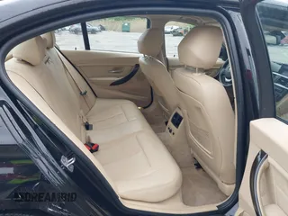 2015 BMW 3 Series 328i xDrive z VIN WBA3B5G55FNS18143, wystawiony jako IAAI lot #42185489 z przebiegiem 109 663 mil mil oraz . Historia ofert i sprzedaży dostępna na DreamBid. Obrazek 8.