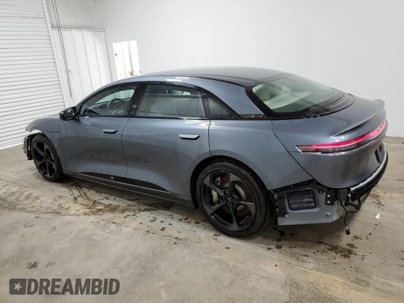 2024 Lucid Air Touring z VIN 50EA1TEA0RA003343, wystawiony jako Copart lot #86323884 z przebiegiem 3630 mil mil oraz Szkody całkowita. Historia ofert i sprzedaży dostępna na DreamBid. Obrazek 2.