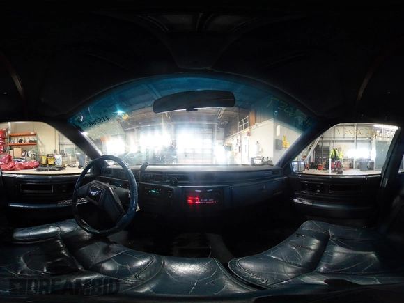 1989 Cadillac DeVille z VIN 1G6CD5159K4356924, wystawiony jako IAAI lot #41526057 z przebiegiem 148 134 mil mil oraz . Historia ofert i sprzedaży dostępna na DreamBid. Obrazek 19.