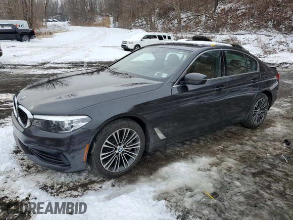 2019 BMW 5 Series 530i xDrive z VIN WBAJA7C52KWW22601, wystawiony jako Copart lot #43244135 z przebiegiem 99 958 mil mil oraz Szkoda całkowita • Salvage title. Historia ofert i sprzedaży dostępna na DreamBid. Obrazek 1.