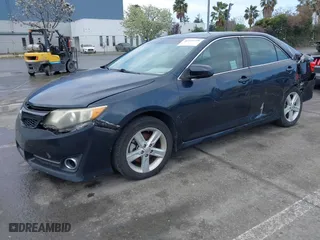 2014 Toyota Camry L with VIN 4T1BF1FKXEU385715, listed as a IAAI auction lot 41924726 with 187,486 mi miles. Bid and sale history available at carsss.com. Image 17.