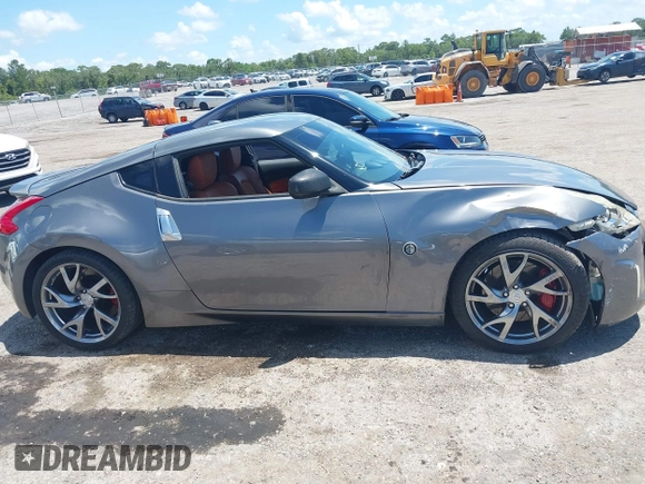 2013 Nissan 370Z Touring z VIN JN1AZ4EH2DM384011, wystawiony jako IAAI lot #42274166 z przebiegiem 87 499 mil mil oraz . Historia ofert i sprzedaży dostępna na DreamBid. Obrazek 13.