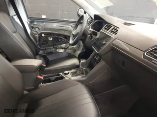 2024 Volkswagen Tiguan SE with VIN 3VV2B7AX1RM066060, listed as a IAAI auction lot 41844570 with 3,403 mi miles. Bid and sale history available at carsss.com. Image 5.