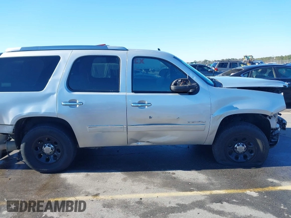 2011 GMC Yukon Denali with VIN 1GKS2EEF8BR346281, listed as a IAAI auction lot 41224127 with 264,311 mi miles. Bid and sale history available at carsss.com. Image 13.