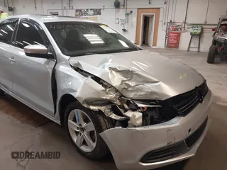 2014 Volkswagen Jetta TDI w/Premium с VIN 3VW3L7AJ6EM379401, выставлен на аукционе IAAI как лот 42086326 с пробегом 89 870 миль миль и . История ставок и продаж доступна на DreamBid. Изображение 6.