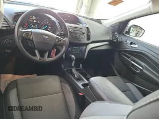 2017 Ford Escape SE z VIN 1FMCU0GD4HUB05330, wystawiony jako IAAI lot #42396863 z przebiegiem 66 420 mil mil oraz . Historia ofert i sprzedaży dostępna na DreamBid. Obrazek 57.