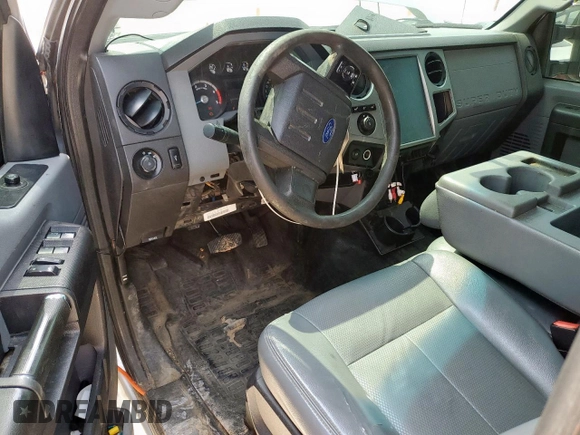 2015 Ford F-250 Lariat z VIN 1FT7W2BT5FEB60435, wystawiony jako Copart lot #57226935 z przebiegiem 284 521 mil mil oraz Czysty tytuł • Clean title. Historia ofert i sprzedaży dostępna na DreamBid. Obrazek 8.