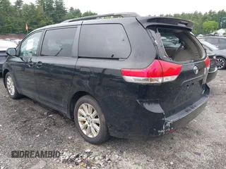 2012 Toyota Sienna XLE z VIN 5TDDK3DC8CS044847, wystawiony jako IAAI lot #42392549 z przebiegiem 157 220 mil mil oraz . Historia ofert i sprzedaży dostępna na DreamBid. Obrazek 3.