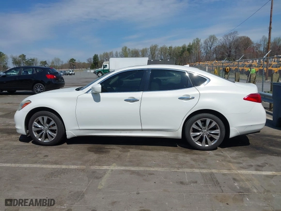2013 Infiniti M37 with VIN JN1BY1AR3DM600744, listed as a IAAI auction lot 41912310 with 200,014 mi miles. Bid and sale history available at carsss.com. Image 14.