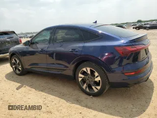 2022 Audi e-tron Sportback S line Premium z VIN WA11AAGE6NB023281, wystawiony jako Copart lot #51714255 z przebiegiem 44 719 mil mil oraz Czysty tytuł • Clean title. Historia ofert i sprzedaży dostępna na DreamBid. Obrazek 2.