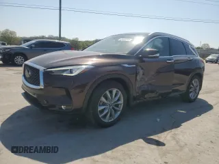 2020 Infiniti QX50 Luxe z VIN 3PCAJ5M19LF103344, wystawiony jako Copart lot #52632315 z przebiegiem 14 935 mil mil oraz Czysty tytuł • Clean title. Historia ofert i sprzedaży dostępna na DreamBid. Obrazek 1.