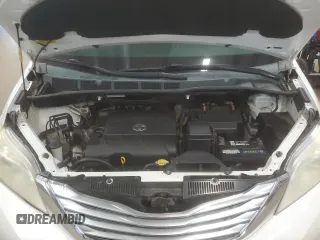 2012 Toyota Sienna XLE z VIN 5TDDK3DC0CS039531, wystawiony jako Copart lot #55458635 z przebiegiem 211 851 mil mil oraz Czysty tytuł • Clean title. Historia ofert i sprzedaży dostępna na DreamBid. Obrazek 12.