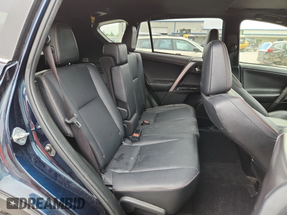 2018 Toyota RAV4 SE z VIN JTMJFREV3JD244036, wystawiony jako Copart lot #61499005 z przebiegiem 106 503 mil mil oraz Czysty tytuł • Clean title. Historia ofert i sprzedaży dostępna na DreamBid. Obrazek 11.
