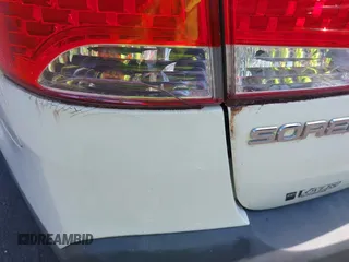 2011 Kia Sorento EX z VIN 5XYKU4A23BG041627, wystawiony jako IAAI lot #42409457 z przebiegiem Nie podano mil oraz . Historia ofert i sprzedaży dostępna na DreamBid. Obrazek 6.