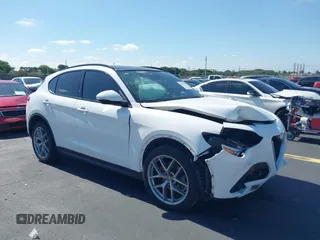 2018 Alfa Romeo Stelvio Ti Sport z VIN ZASFAKNN3J7B95471, wystawiony jako IAAI lot #42320127 z przebiegiem 77 138 mil mil oraz . Historia ofert i sprzedaży dostępna na DreamBid. Obrazek 1.
