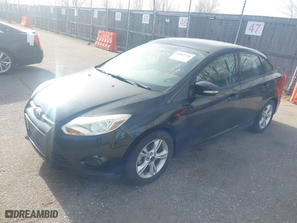 2014 Ford Focus SE with VIN 1FADP3F28EL432306, listed as a IAAI auction lot 41862236 with 136,882 mi miles. Bid and sale history available at carsss.com. Image 2.