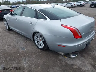 2014 Jaguar XJ with VIN SAJWA2GZ2E8V74309, listed as a IAAI auction lot 40814441 with 1 mi miles. Bid and sale history available at carsss.com. Image 3.