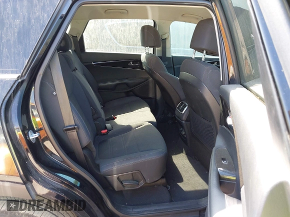 2017 Kia Sorento LX with VIN 5XYPG4A30HG242934, listed as a IAAI auction lot 41856236 with 164,664 mi miles. Bid and sale history available at carsss.com. Image 8.