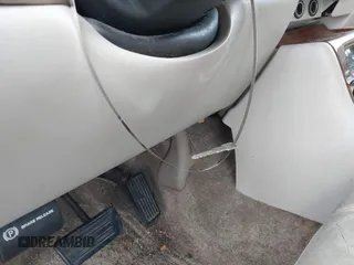 2001 Chevrolet Suburban LS z VIN 1GNEC16T21J217198, wystawiony jako IAAI lot #41779416 z przebiegiem 306 172 mil mil oraz . Historia ofert i sprzedaży dostępna na DreamBid. Obrazek 11.