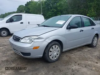 2005 Ford Focus S with VIN 1FAFP34N35W271612, listed as a IAAI auction lot 42203936 with 207,837 mi miles and . Bid and sale history available at carsss.com. Image 6.
