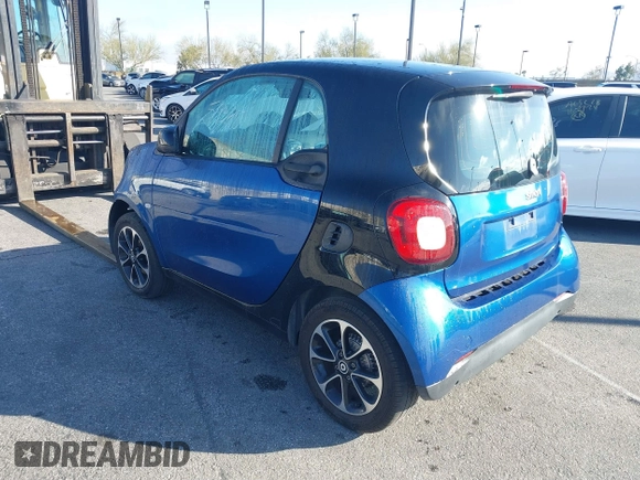2016 Smart fortwo Passion z VIN WMEFJ5DA4GK067126, wystawiony jako IAAI lot #41559385 z przebiegiem 79 540 mil mil oraz . Historia ofert i sprzedaży dostępna na DreamBid. Obrazek 3.