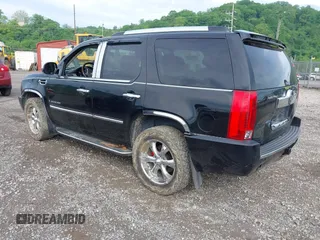 2007 Cadillac Escalade z VIN 1GYFK63837R400983, wystawiony jako IAAI lot #42211005 z przebiegiem 181 006 mil mil oraz . Historia ofert i sprzedaży dostępna na DreamBid. Obrazek 3.