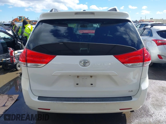 2013 Toyota Sienna LE AAS with VIN 5TDKK3DC4DS358746, listed as a IAAI auction lot 41788838 with 92,281 mi miles. Bid and sale history available at carsss.com. Image 17.