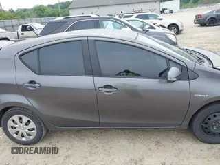 2014 Toyota Prius One z VIN JTDKDTB33E1084788, wystawiony jako IAAI lot #42440966 z przebiegiem 304 181 mil mil oraz . Historia ofert i sprzedaży dostępna na DreamBid. Obrazek 13.