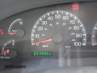 2000 Ford F-150 XL with VIN 1FTZX1722YNB23944, listed as a IAAI auction lot 42618183 with 223,986 mi miles and . Bid and sale history available at DreamBid. Image 7.