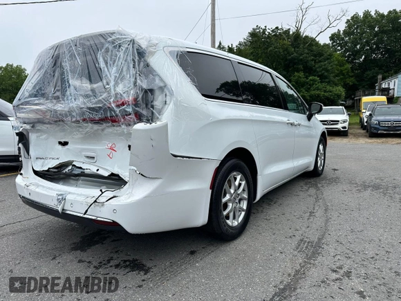 2023 Chrysler Pacifica Touring L with VIN 2C4RC1BG8PR529226, listed as a Copart auction lot 61720485 with 68,507 mi miles and Non repairable. Bid and sale history available at DreamBid. Image 3.