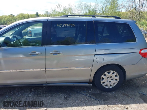 2006 Honda Odyssey EX-L with VIN 5FNRL38656B057877, listed as a IAAI auction lot 42199036 with 284,020 mi miles and . Bid and sale history available at carsss.com. Image 14.