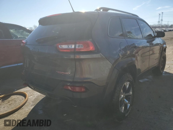 2014 Jeep Cherokee Trailhawk with VIN 1C4PJMBS1EW161642, listed as a Copart auction lot 46672345 with 196,908 mi miles and Salvage Title. Bid and sale history available at carsss.com. Image 3.