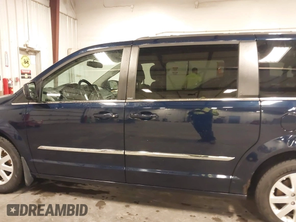 2013 Chrysler Town & Country Touring with VIN 2C4RC1BG7DR517970, listed as a IAAI auction lot 42028284 with 122,053 mi miles. Bid and sale history available at carsss.com. Image 15.