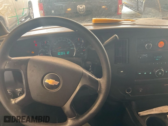 2012 Chevrolet Express Cargo z VIN 1GCSGAFX6C1142768, wystawiony jako IAAI lot #42529979 z przebiegiem 250 449 mil mil oraz . Historia ofert i sprzedaży dostępna na DreamBid. Obrazek 30.