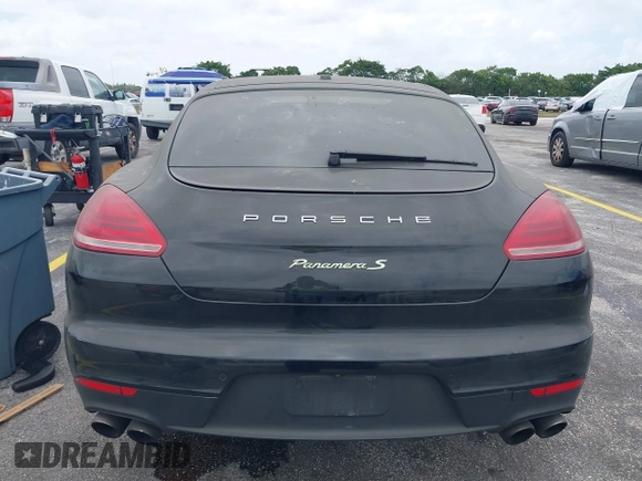 2015 Porsche Panamera S E-Hybrid z VIN WP0AD2A72FL040703, wystawiony jako IAAI lot #41937431 z przebiegiem 77 933 mil mil oraz . Historia ofert i sprzedaży dostępna na DreamBid. Obrazek 16.