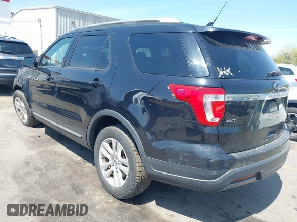 2019 Ford Explorer XLT z VIN 1FM5K8D81KGB26100, wystawiony jako IAAI lot #42074775 z przebiegiem 91 944 mil mil oraz . Historia ofert i sprzedaży dostępna na DreamBid. Obrazek 3.