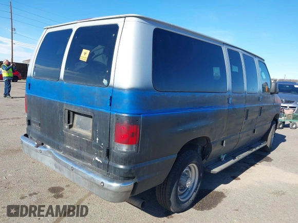 2008 Ford Econoline Passenger XL with VIN 1FBNE31L88DA20555, listed as a IAAI auction lot 38737871 with 118,265 mi miles. Bid and sale history available at carsss.com. Image 4.